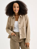 Nanso women's relaxed short MIMI jacket in a beautiful brown shade on a model with brown jeans, close-up.