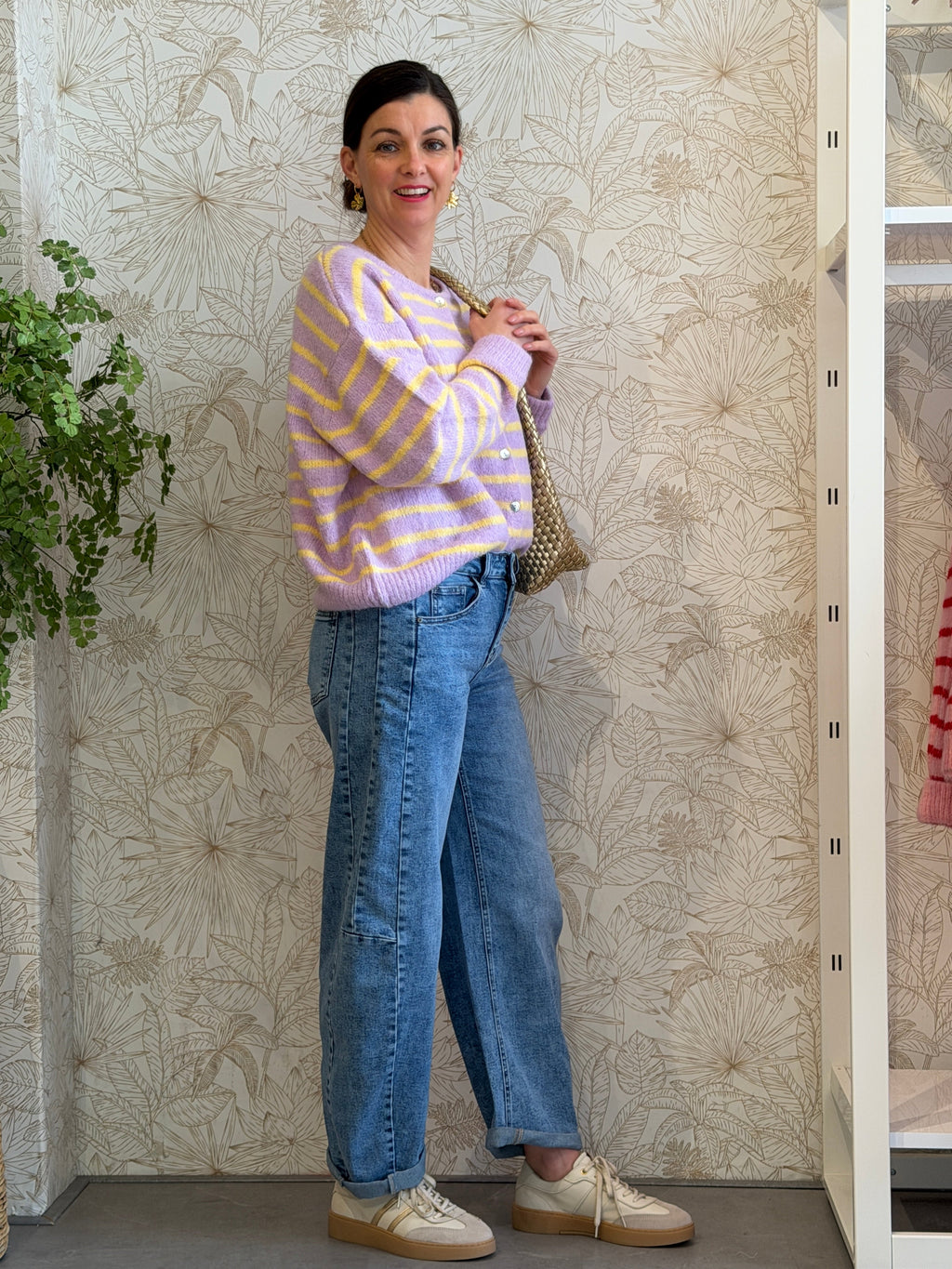 Balloon Jeans with Super Stretchy Fabric and True-to-Size Fit