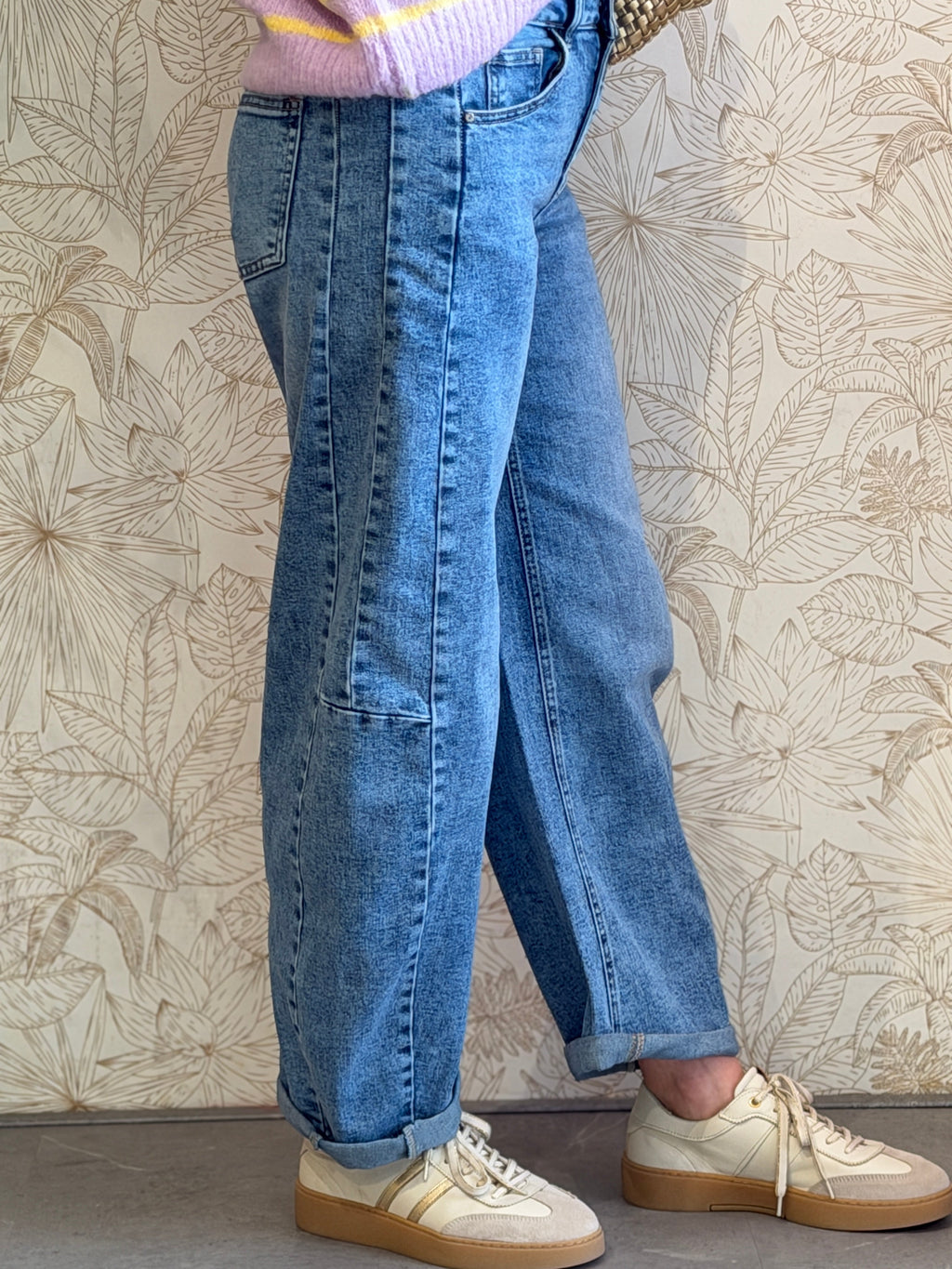 Balloon Jeans with Super Stretchy Fabric and True-to-Size Fit