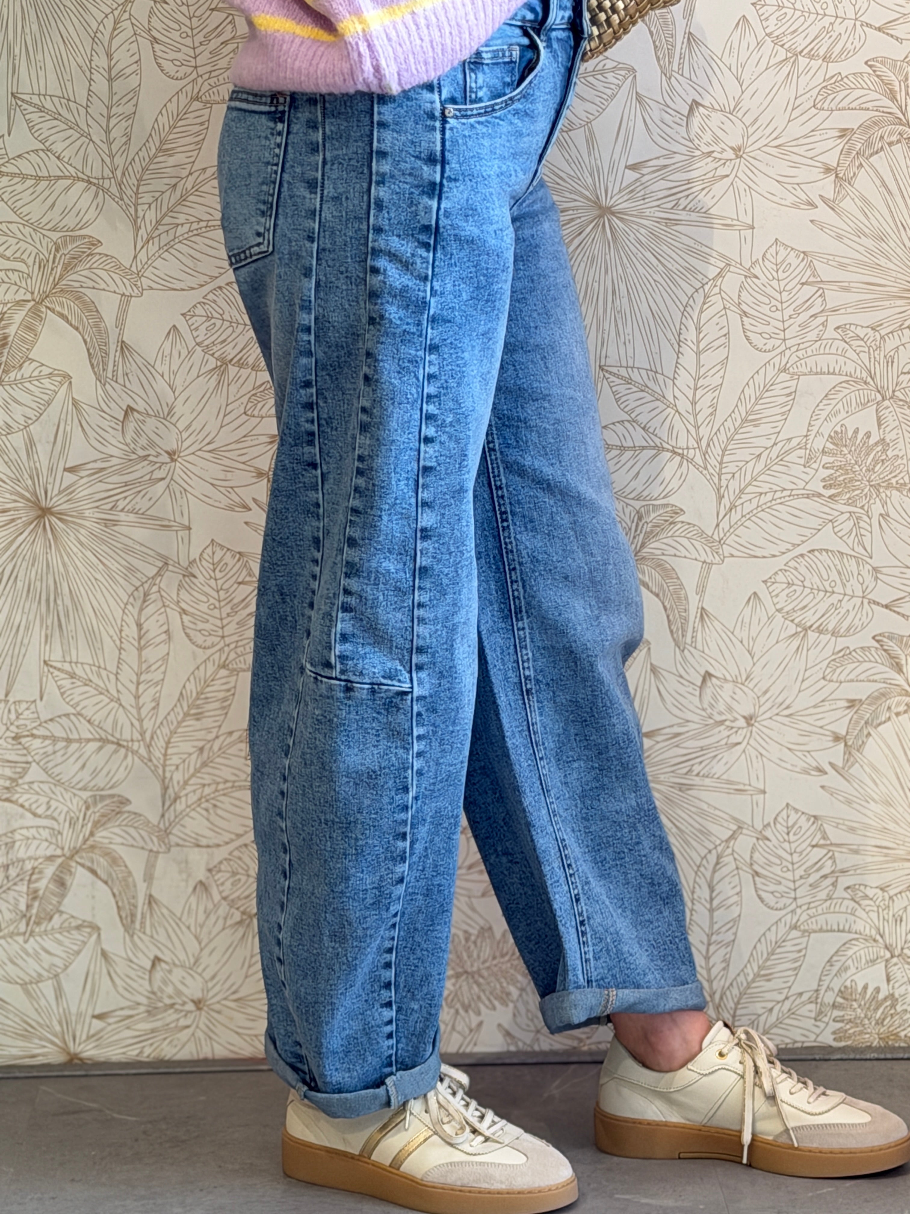 Balloon Jeans with Super Stretchy Fabric and True-to-Size Fit