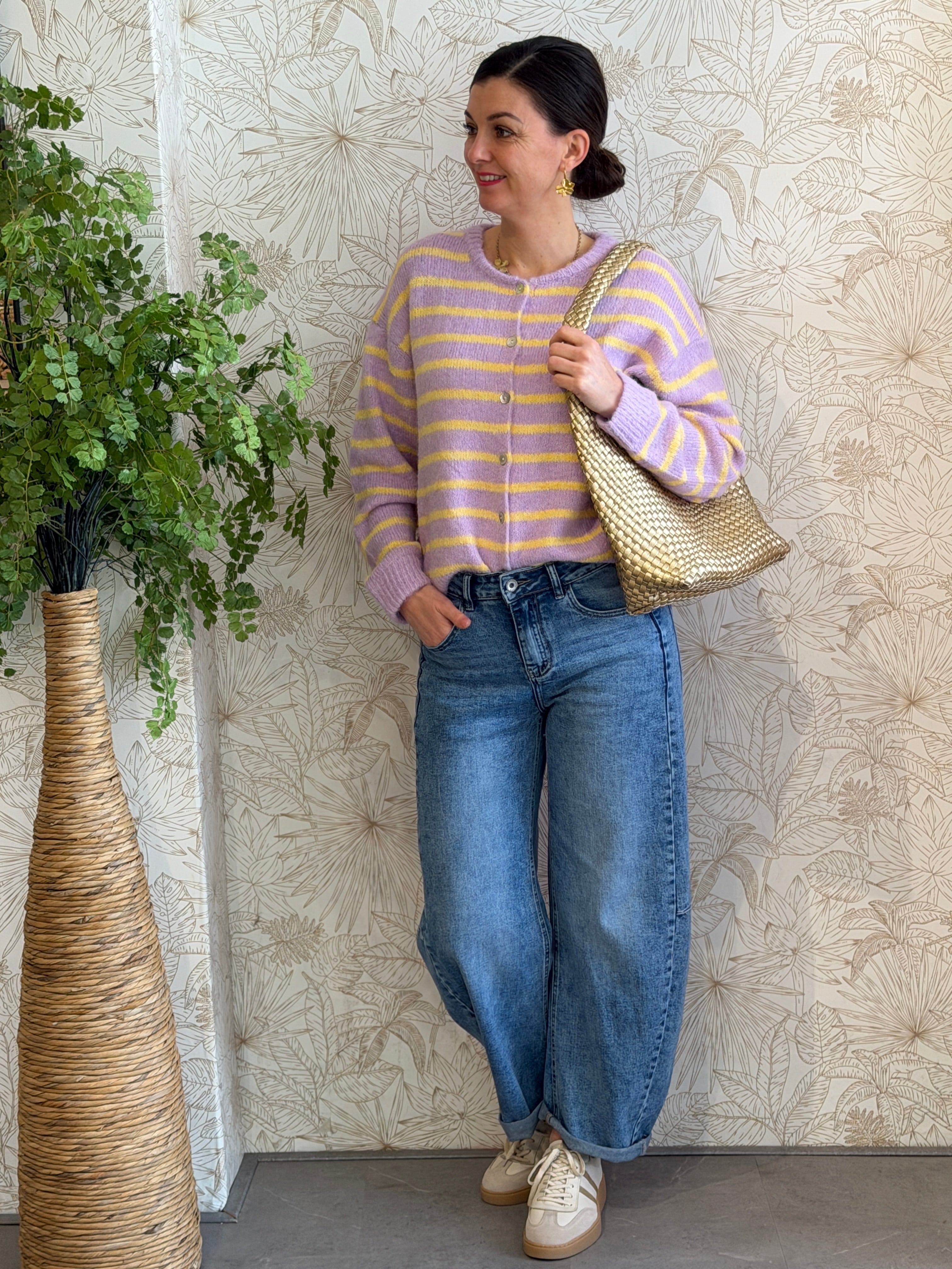 Balloon Jeans with Super Stretchy Fabric and True-to-Size Fit